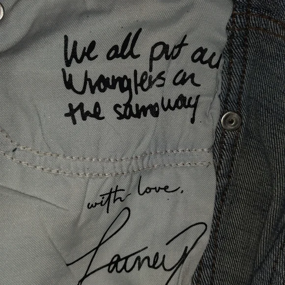 Lainey Wilson Bell Bottom Women Jeans 32"x32" - Picture 5 of 6